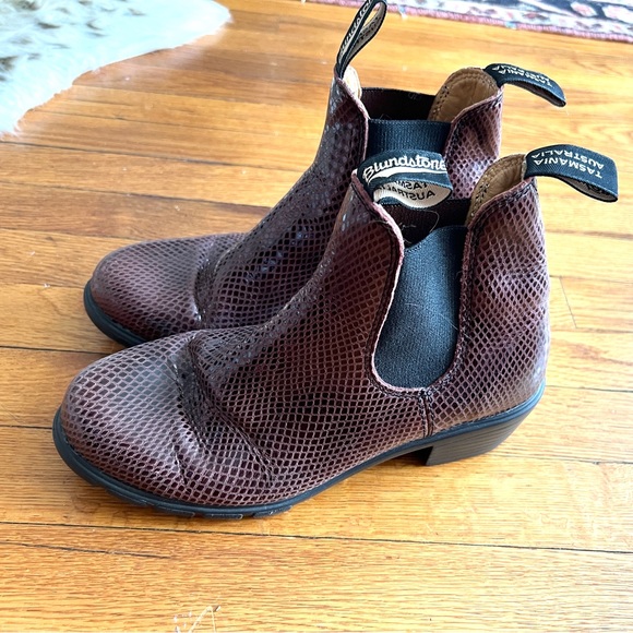 Blundstone Burgundy Heeled Lizard Boot - 8 - Picture 7 of 9
